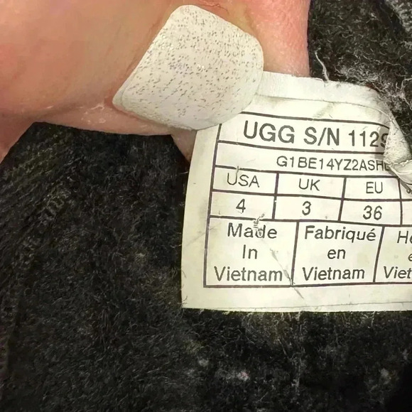 UGG Kid’s Neumel Chopd Classic Lace Up Suede Boot in Black - Big Kids 4 - Picture 11 of 16